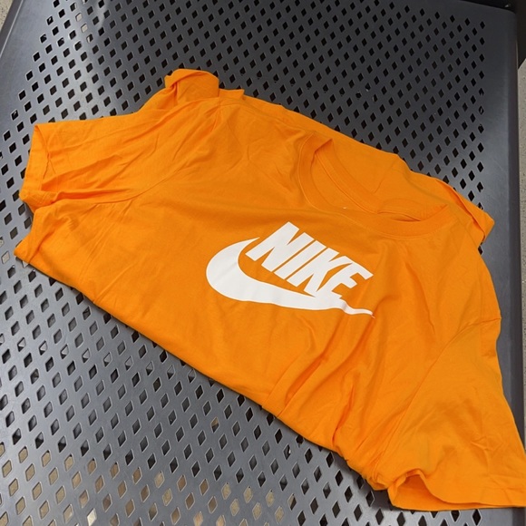 Nike Tshirt - Picture 3 of 3